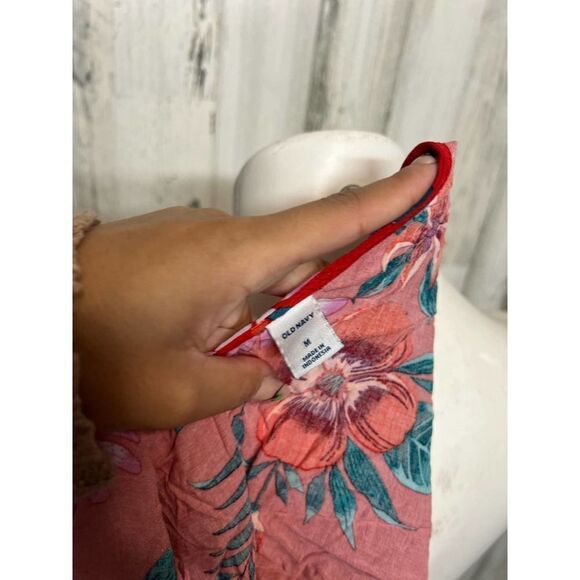 Red tank top - Picture 4 of 5